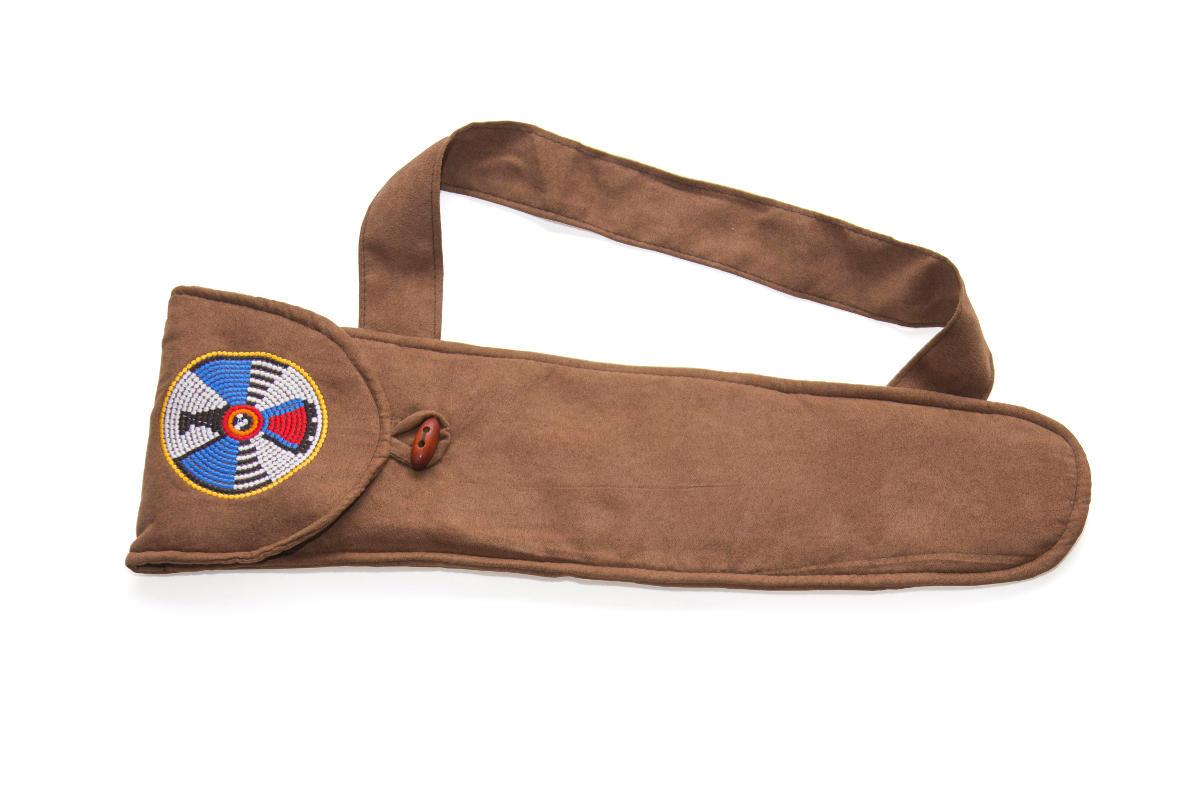 Borsa piccola, look pelle e ricamo